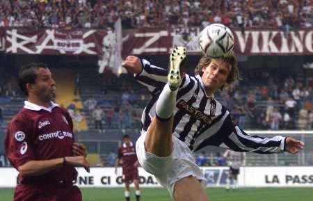 上汽旗下新能源品牌智己汽车赞助中国香港队，赞助费超100万