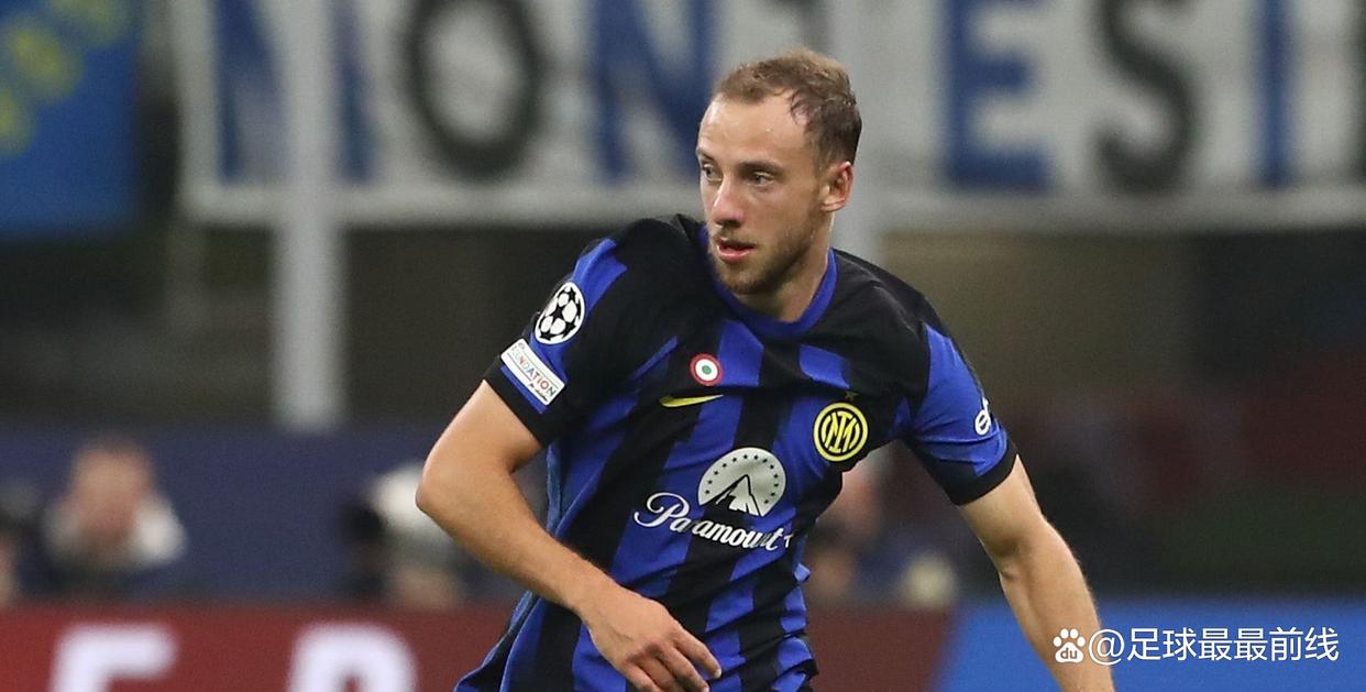 太尴尬！梁靖崑被观众“表白”，一脸严肃，孙颖莎偷笑，队友都懵了