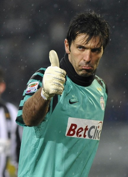 喀麦隆非洲杯大名单：姆伯莫领衔，巴索戈在列，奥纳纳无缘